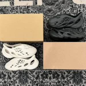 Yeezy Foam Runner pallets - Image 2