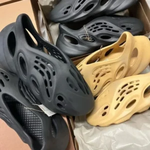 Yeezy Foam Runner pallets
