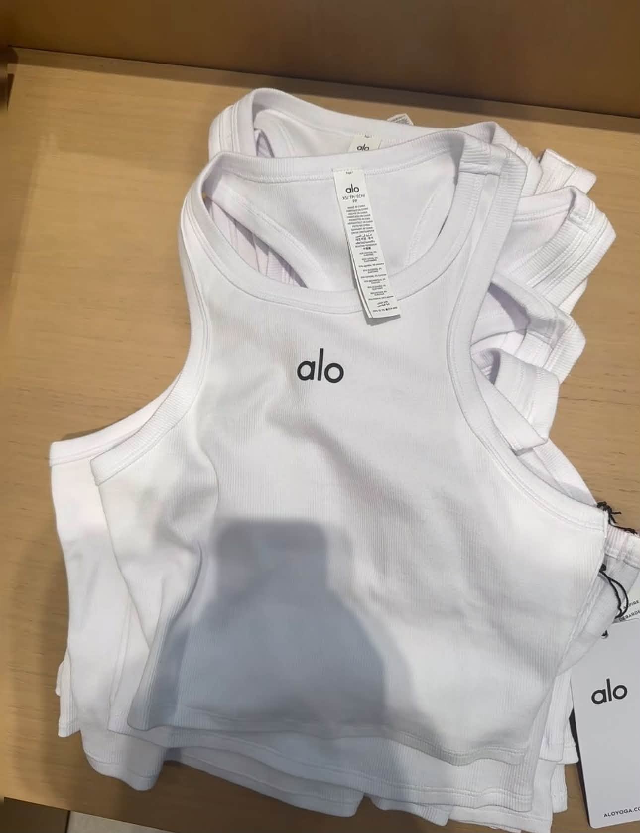 Alo Yoga Women Clothes Pallets - Image 12