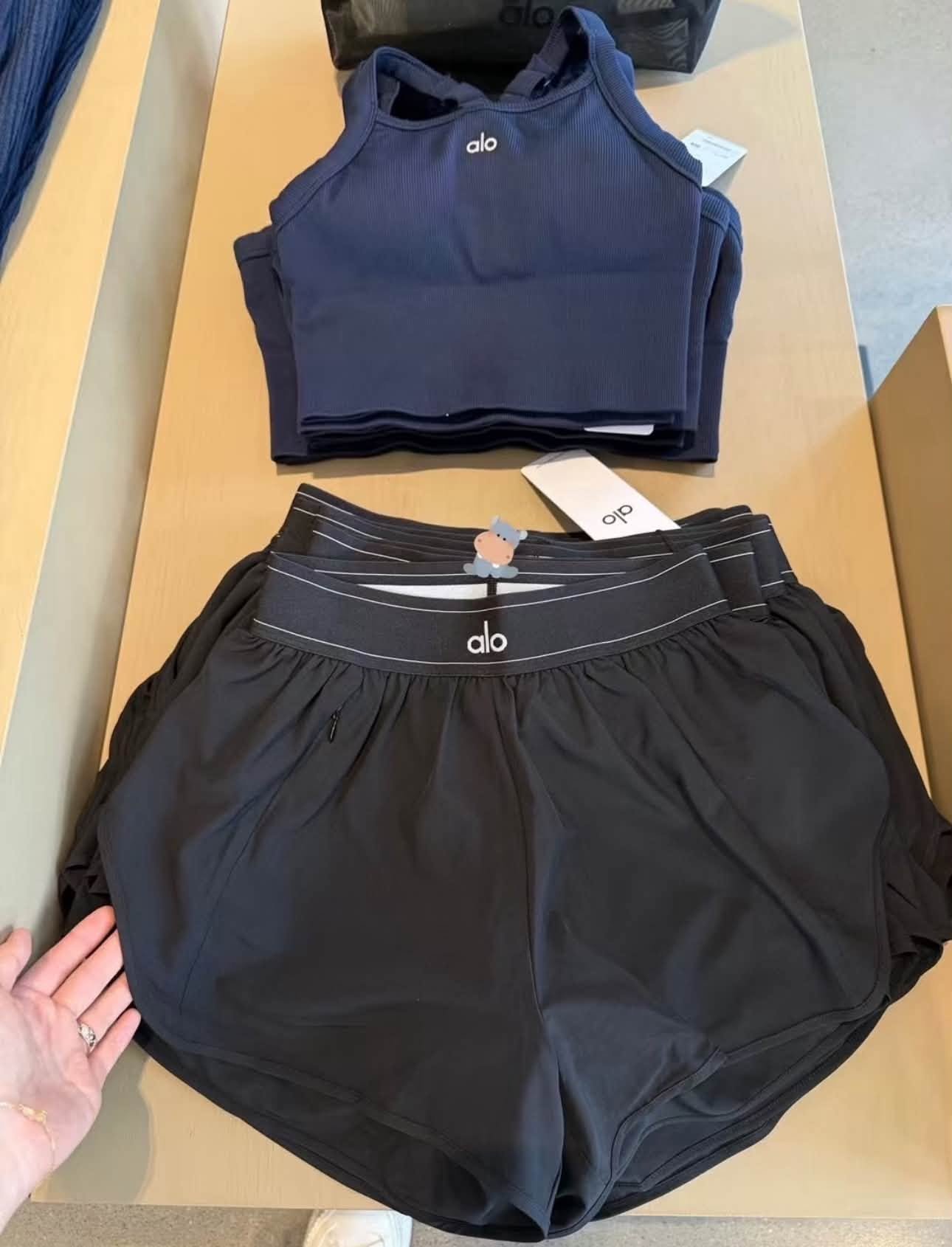 Alo Yoga Women Clothes Pallets - Image 11