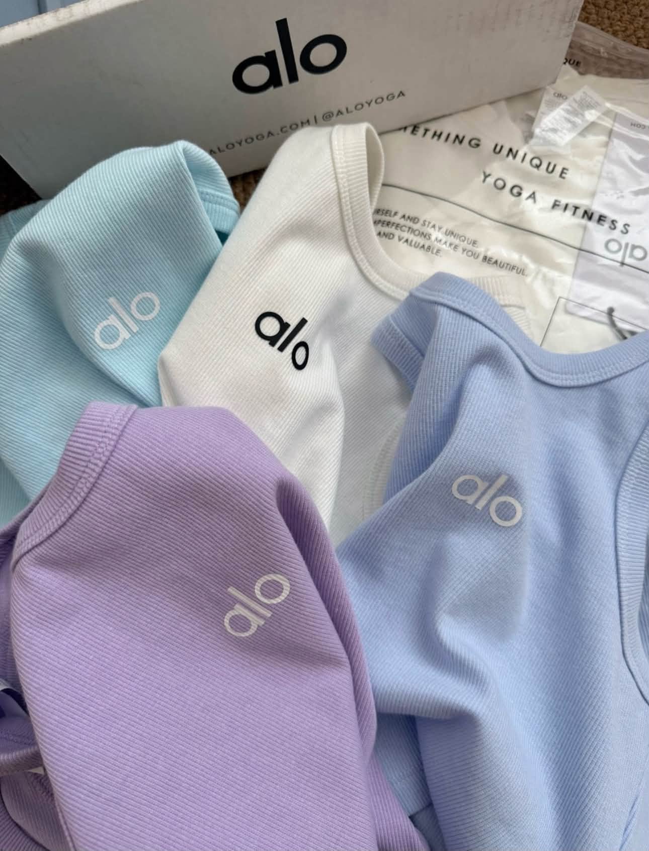 Alo Yoga Women Clothes Pallets - Image 8