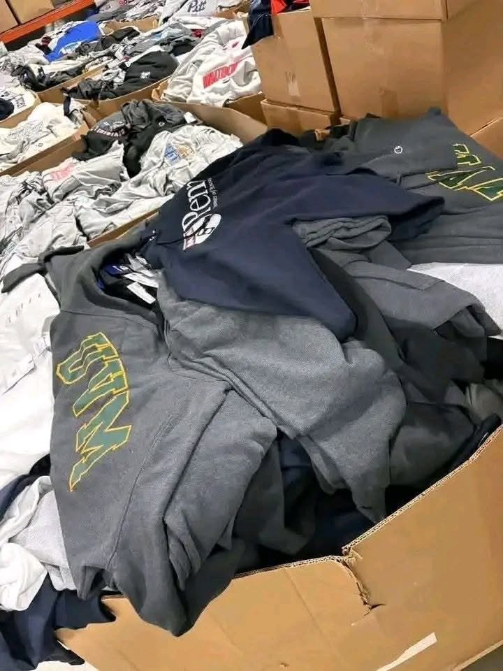 Clothing Overstock Wholesale Pallets - Image 3